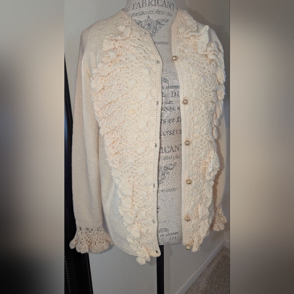 Elegant Cream Women's Sweater M 1960